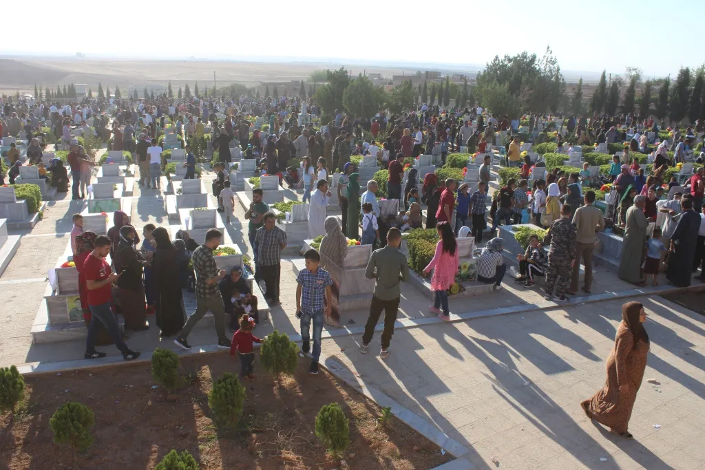 أكدوا على مواصلة درب الشهداء من خلال زيارة مزاراتهم صبيحة العيد