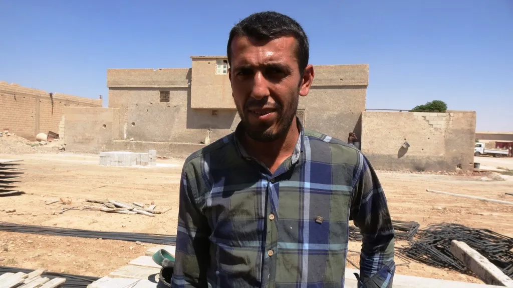 جهود حثيثة لأهالي عين عيسى لإعادة إعمار ناحيتهم