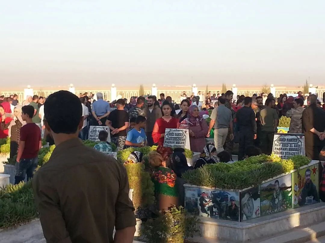 أكدوا على مواصلة درب الشهداء من خلال زيارة مزاراتهم صبيحة العيد
