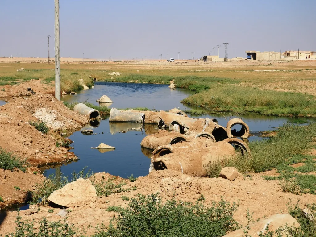 الأهالي يشتكون.. وتبريرات غير مقنعة من الجهات المعنية