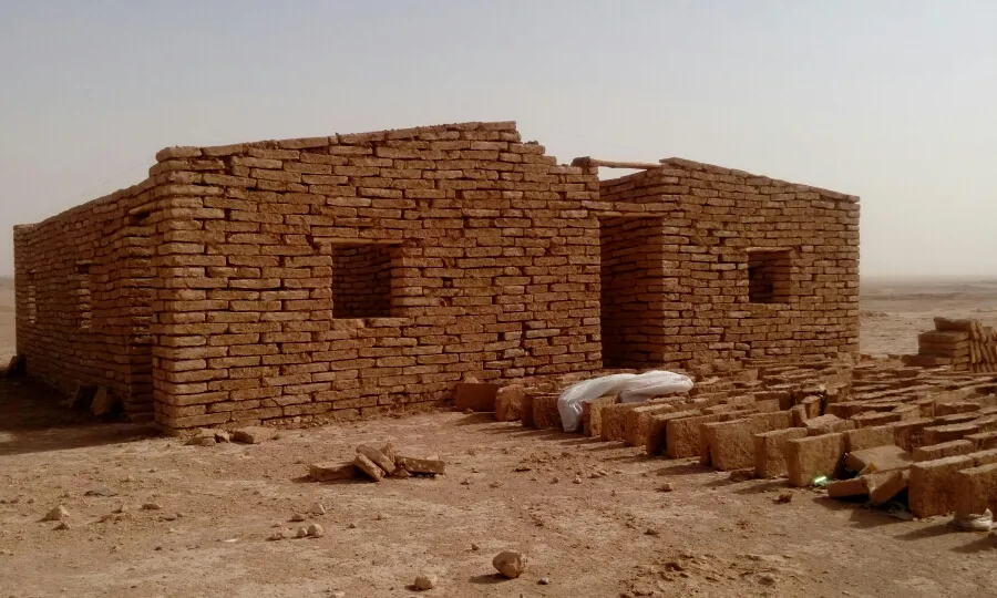 البيوت الطينية.... النمط الأساسي للسكن ورونق الحياة
