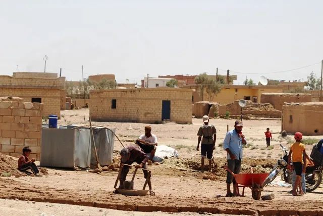 البيوت الطينية.... النمط الأساسي للسكن ورونق الحياة