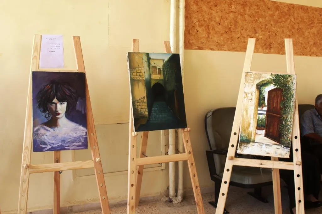 معرض للوحات رسمها فنانو الرقة وأخفوها خوفاً من داعش