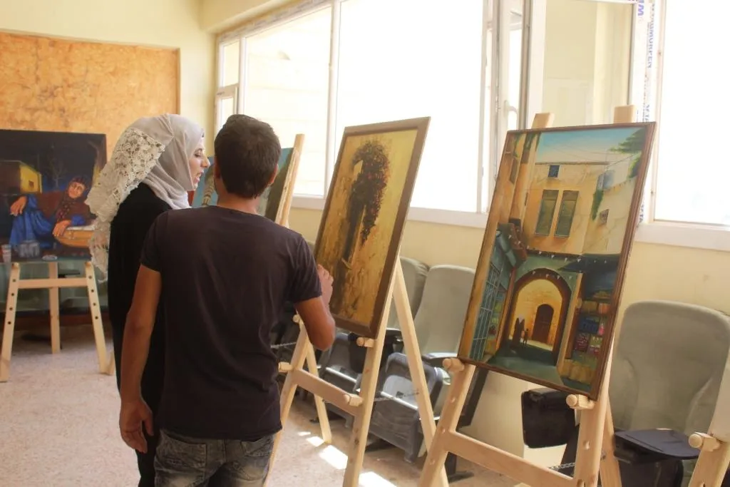 معرض للوحات رسمها فنانو الرقة وأخفوها خوفاً من داعش
