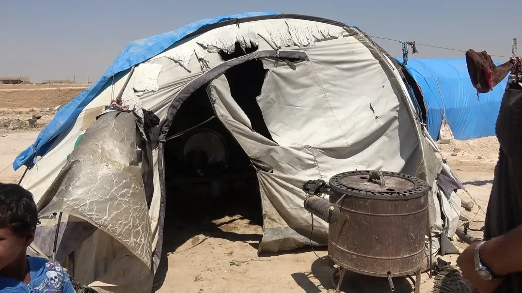 نازحو دير الزور: السرقة أو الموت جوعاً لمن يفكر بالعودة لبيته
