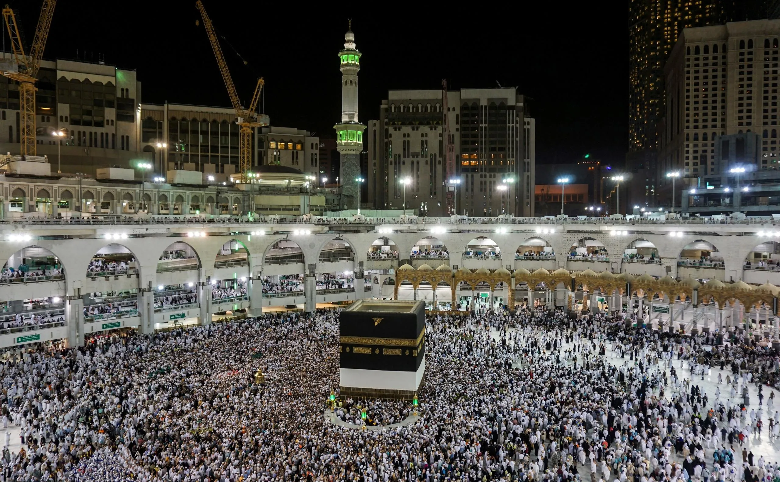 بدء توافد الحجاج إلى مشعر منى قبل التوجه إلى عرفات