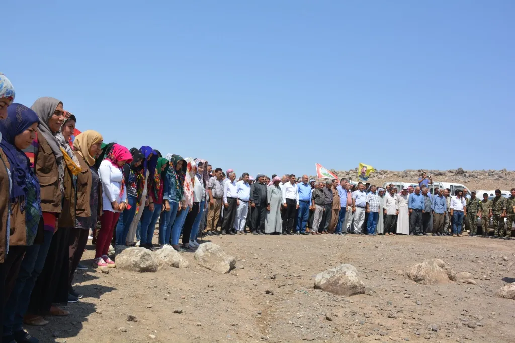 تقديم واجب العزاء لذوي المقاتل مرفان كوباني