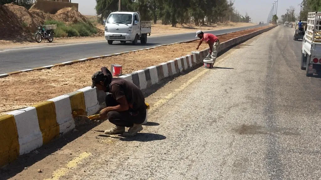 مدخل الرقة الشمالي يتزين بالألوان