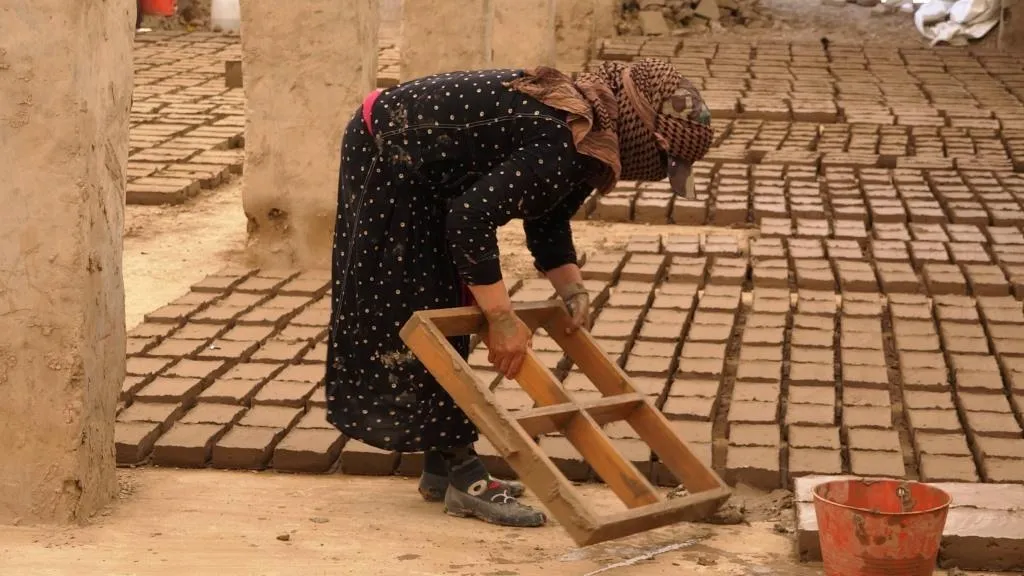 إعادة تأهيل معمل القرميد في الرقة