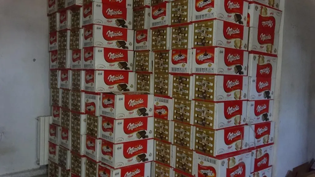 ضبط مواد غذائية منتهية الصلاحية في أسواق الرقة
