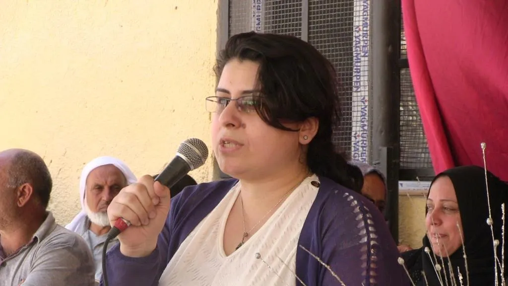 المرأة في الرقة ترسخ من تنظيمها