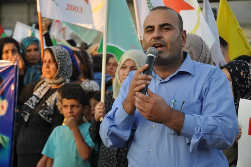 مظاهرة حاشدة في كوباني رفضاً للعزلة المفروضة على أوجلان