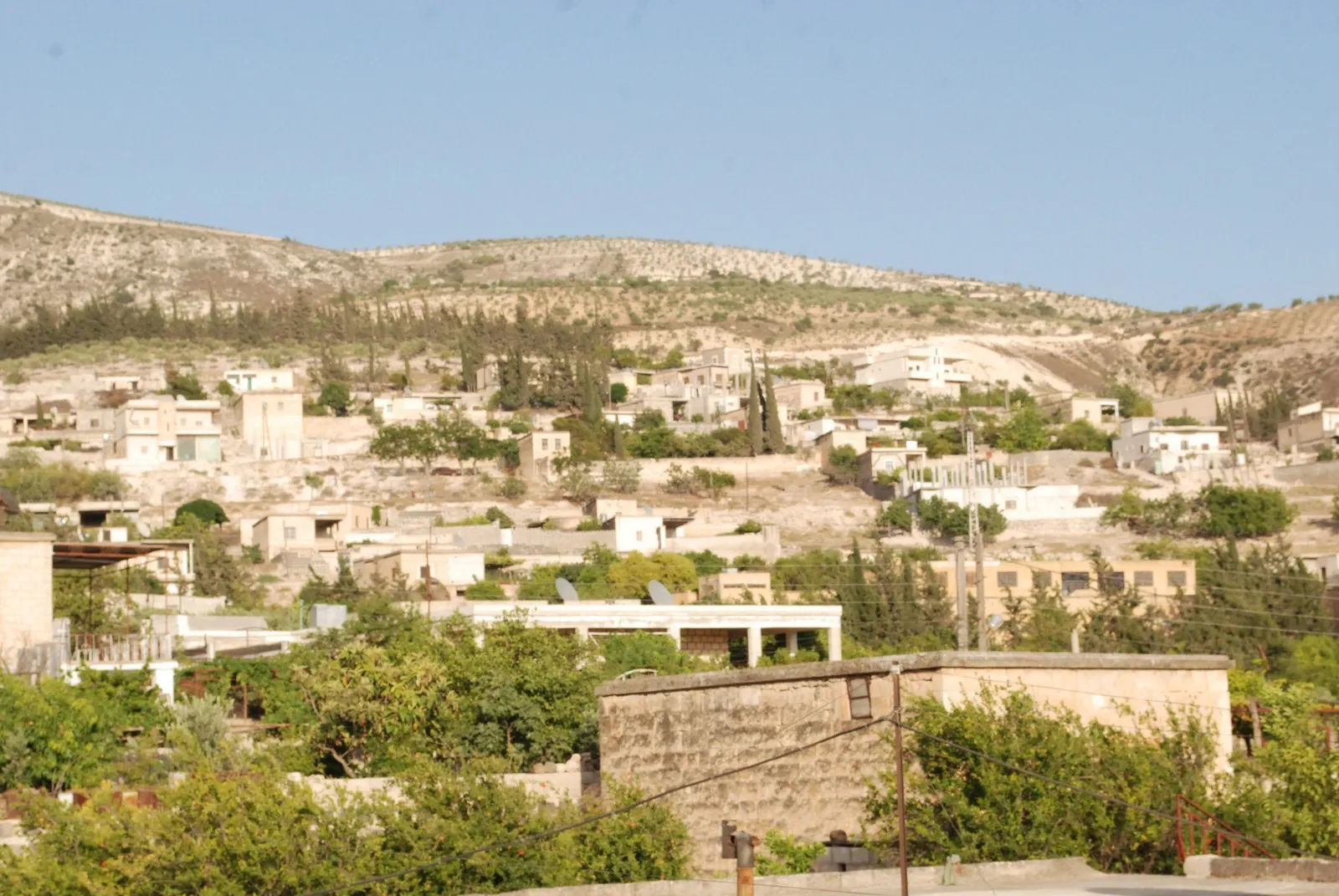 حرق منازل ثلاثة مدنيين في شيه بعد نهبها