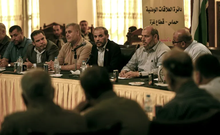 وفد حماس يحمل الرد على مقترحات التهدئة إلى القاهرة
