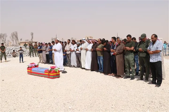 الشهيد محمد عوسج يواري الثرى في الشدادي