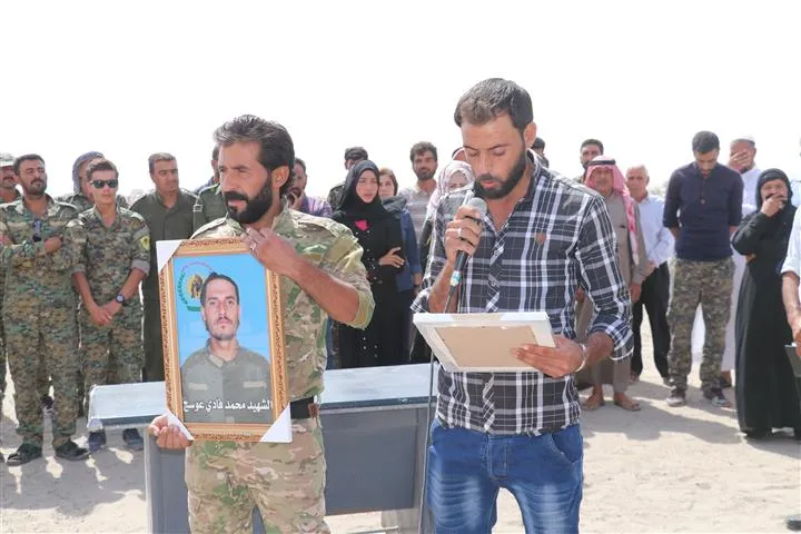 الشهيد محمد عوسج يواري الثرى في الشدادي