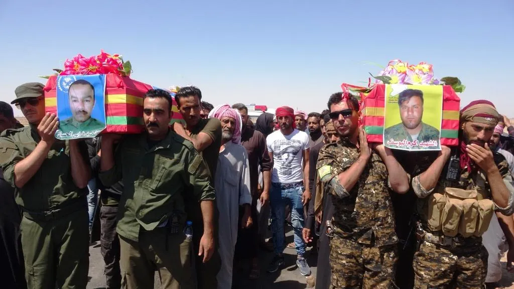 جثمانا الشهيدين أكرم وفراس وريا الثرى بريف دير الزور