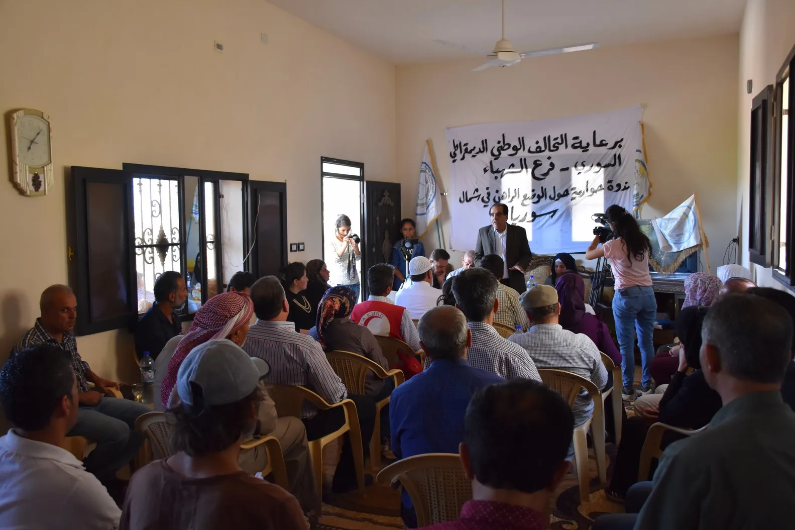 ندوة تسلط الضوء على الأوضاع الراهنة وتؤكد أهمية العمل الدبلوماسي