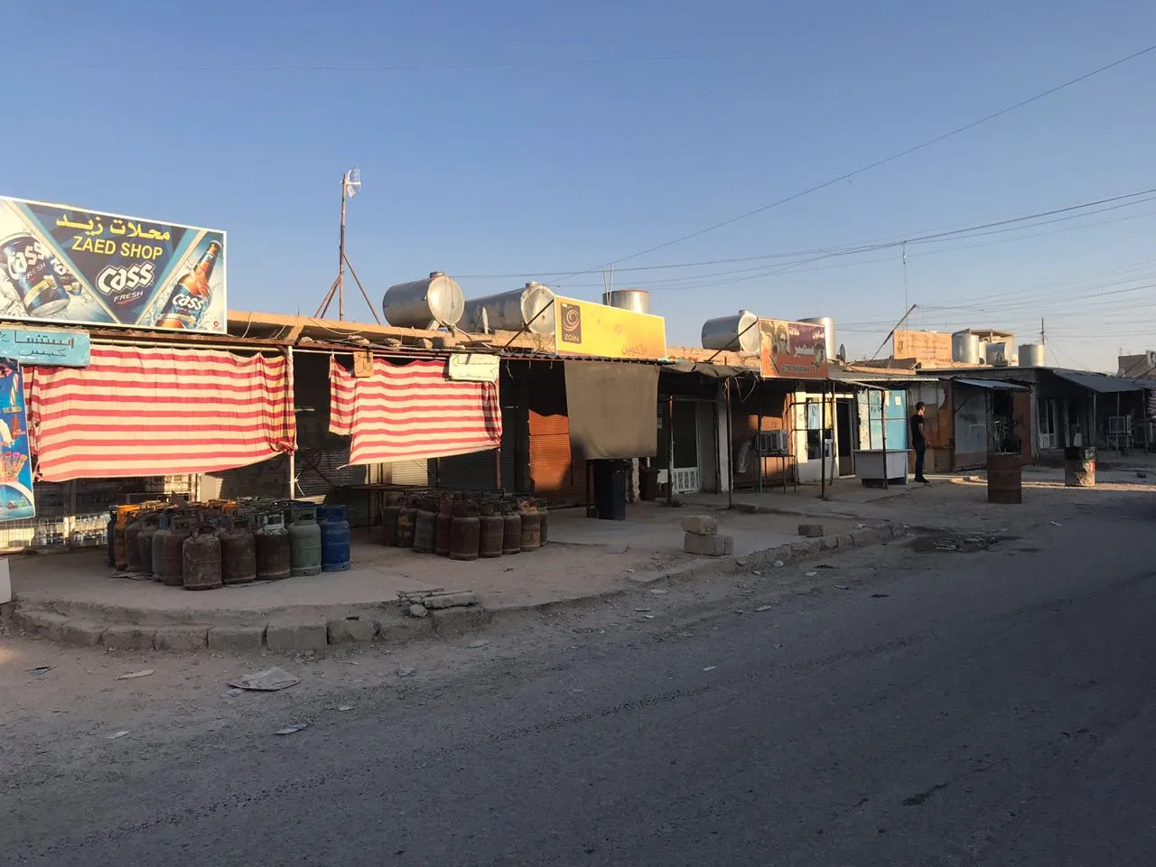 أهالي شنكال يشيعون جثمان المام زكي بعد منع القوات العراقية أهالي شمال سوريا من العبور