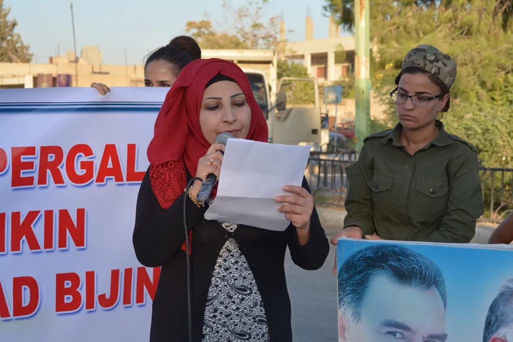 في مسيرة حاشدة نساء سريه كانيه استنكرن العزلة على أوجلان