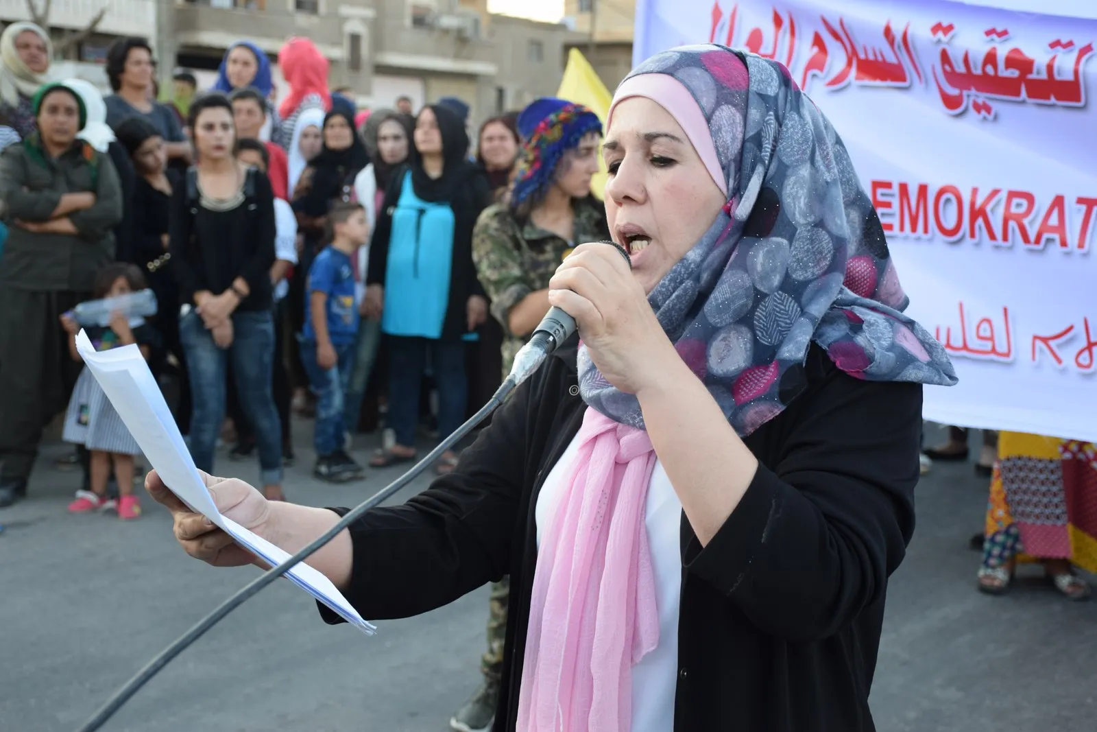 الآلاف يطالبون بحرية أوجلان في يوم السلام العالمي