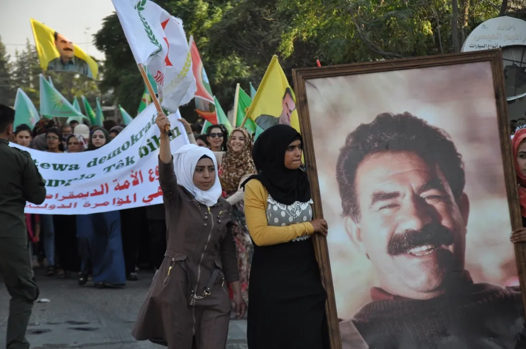 مظاهرة في صرين تندد بالعزلة على أوجلان وتواطؤ منظمة حقوق الانسان الدولية