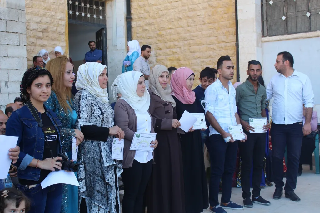 معلمو منبج احتفلوا باختتام الدورات التأهيلية والاستعداد للعام الدراسي