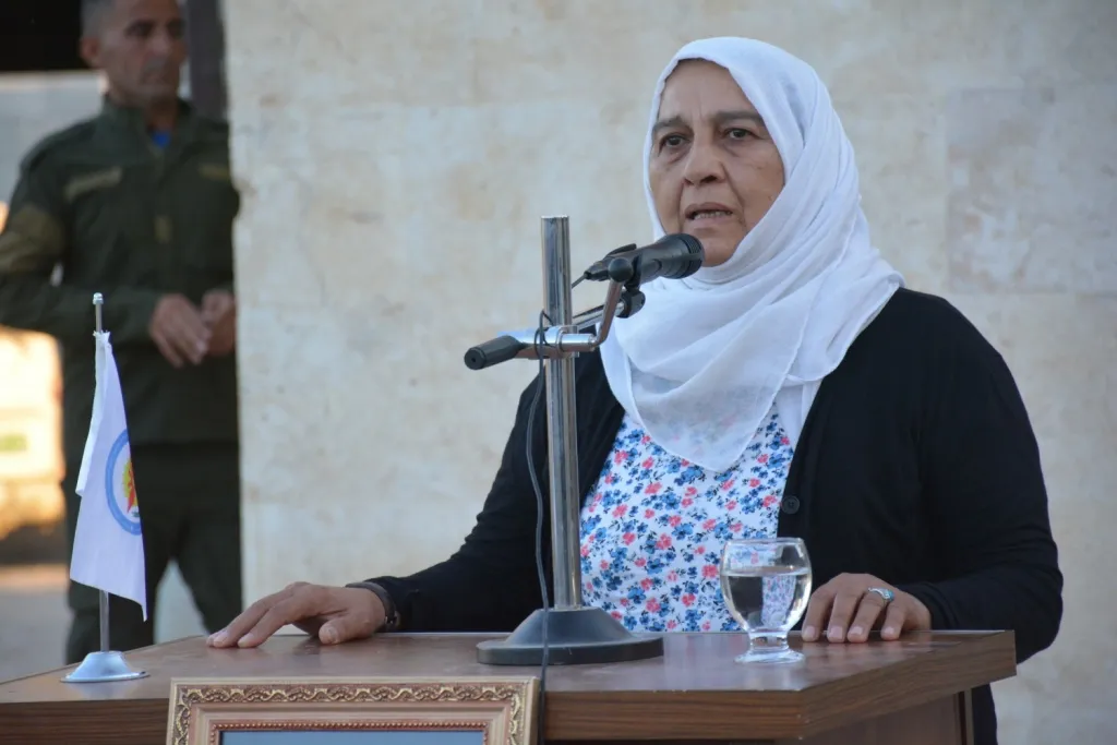أهالي كوباني يقدمون واجب العزاء بوفاة إبراهيم أيهان