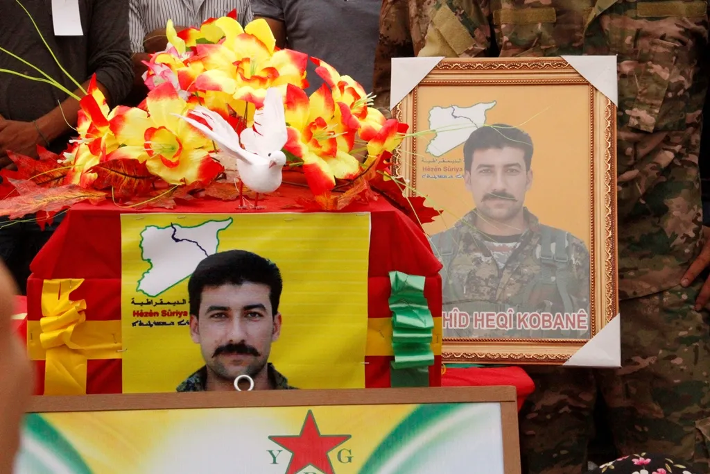 جثمان الشهيد حقي كوباني يوارى الثرى في سري كانيه