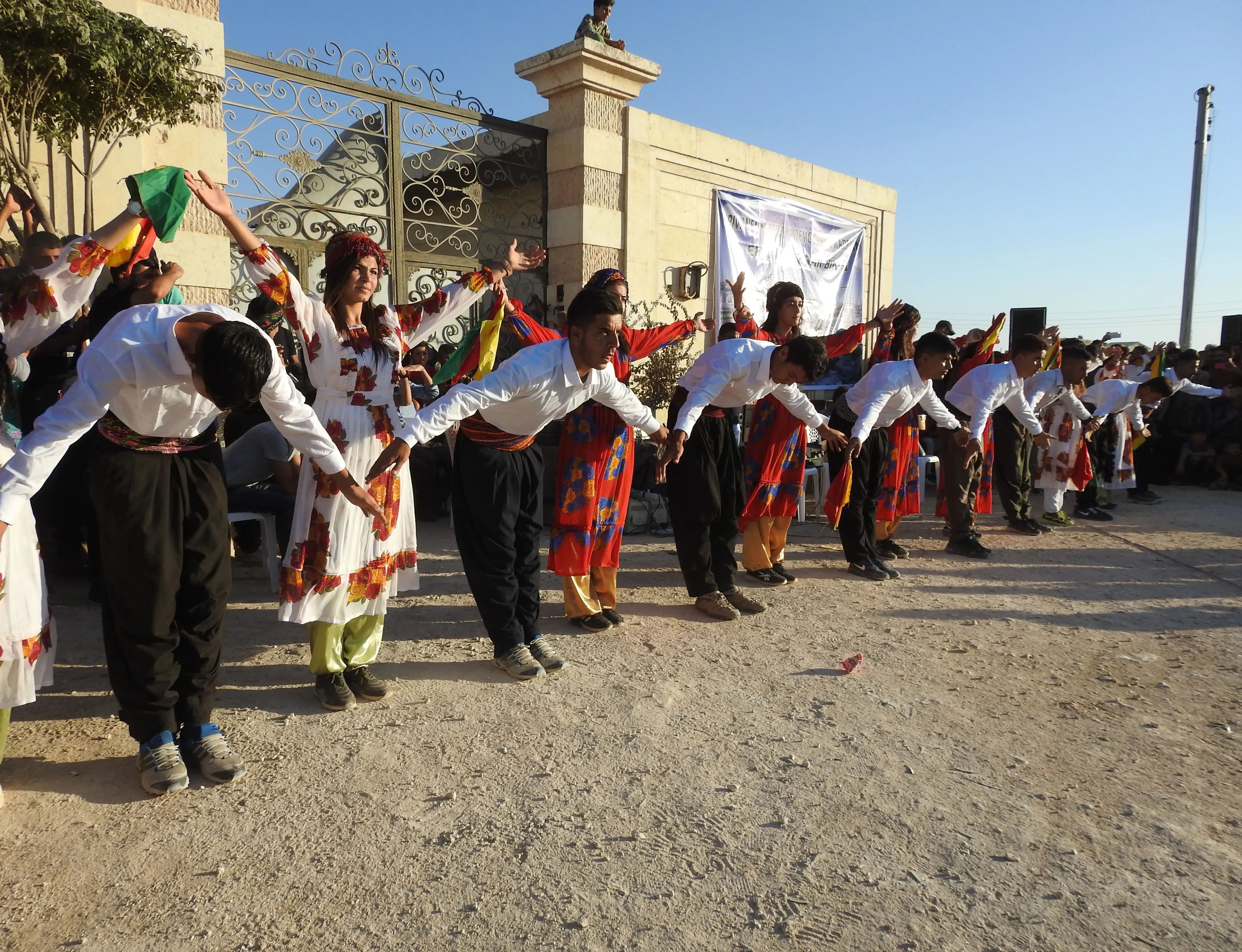 عروض فنية متنوعة في اليوم الثالث لحملة دعم تحرير عفرين