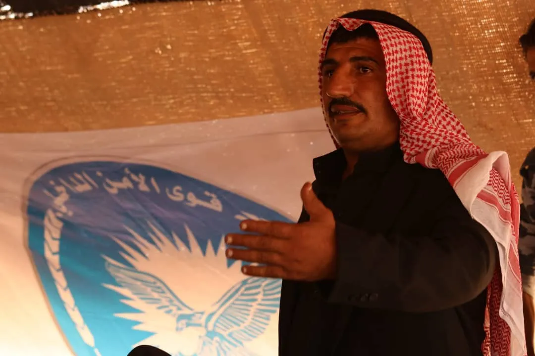 قوى الأمن الداخلي تجتمع مع شيوخ عشائر الرقة للتعاون في حفظ أمن المنطقة