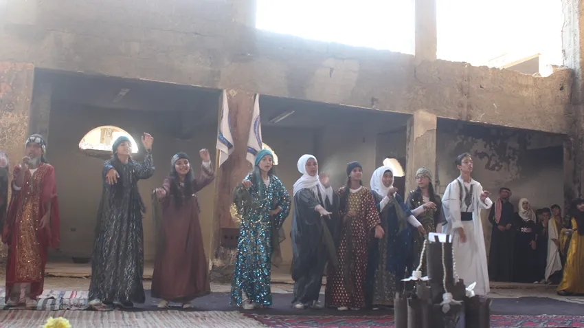 الفن في الطبقة يحيا من وسط الدمار