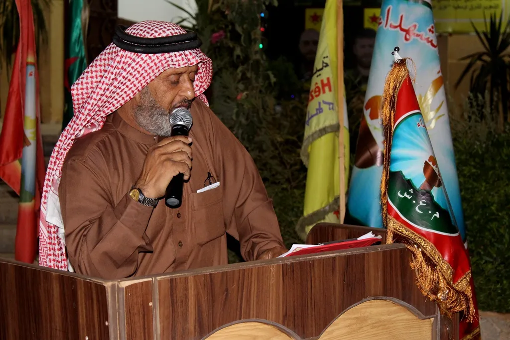 خلال مراسم شارك فيها العشرات أهالي الطبقة يستذكرون 28 شهيداً