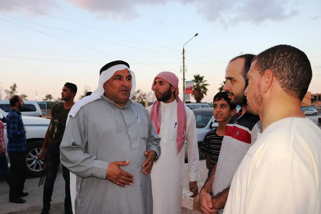 الإدارة المدنية في الطبقة تزور الأهالي والنقاط العسكرية دعماً للعملية الأمنية