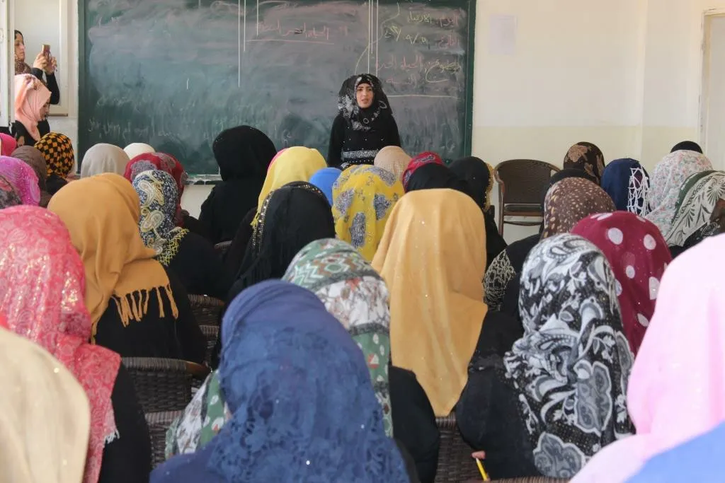 دورات فكرية مفتوحة للمعلمات الأمهات مراعاةً لظروفهن الأُسّرية