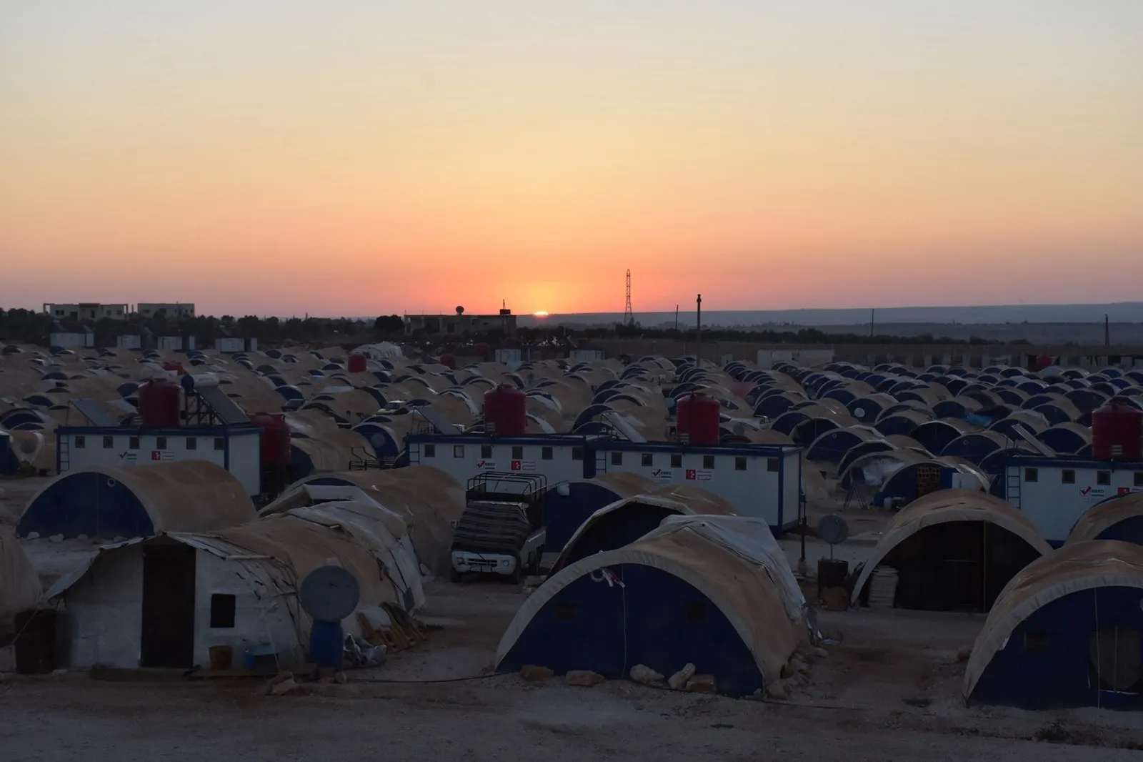 مخيم سردم صورة عن إدارة أهالي عفرين شؤونهم بإمكانياتهم الذاتية