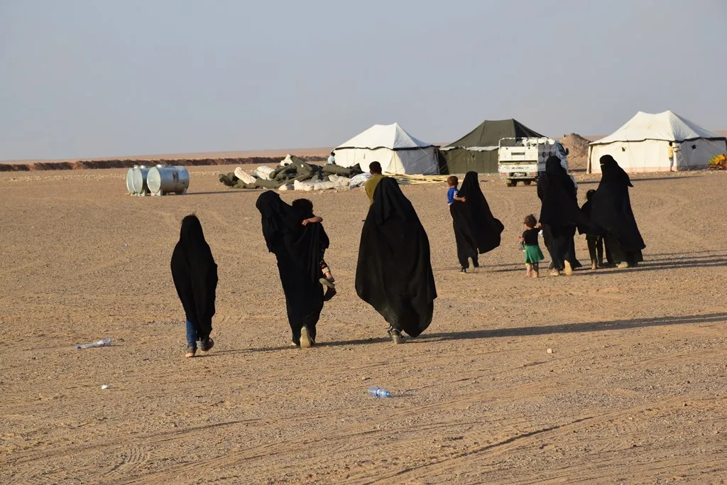 العشرات من المدنيين يفرون من هجين ويصلون مناطق ق س د