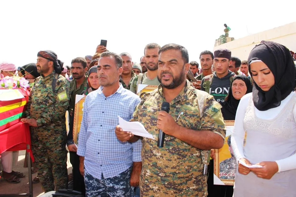 والد شهيد: نعاهد الشهداء بالانتقام وتحرير أرضنا من المرتزقة