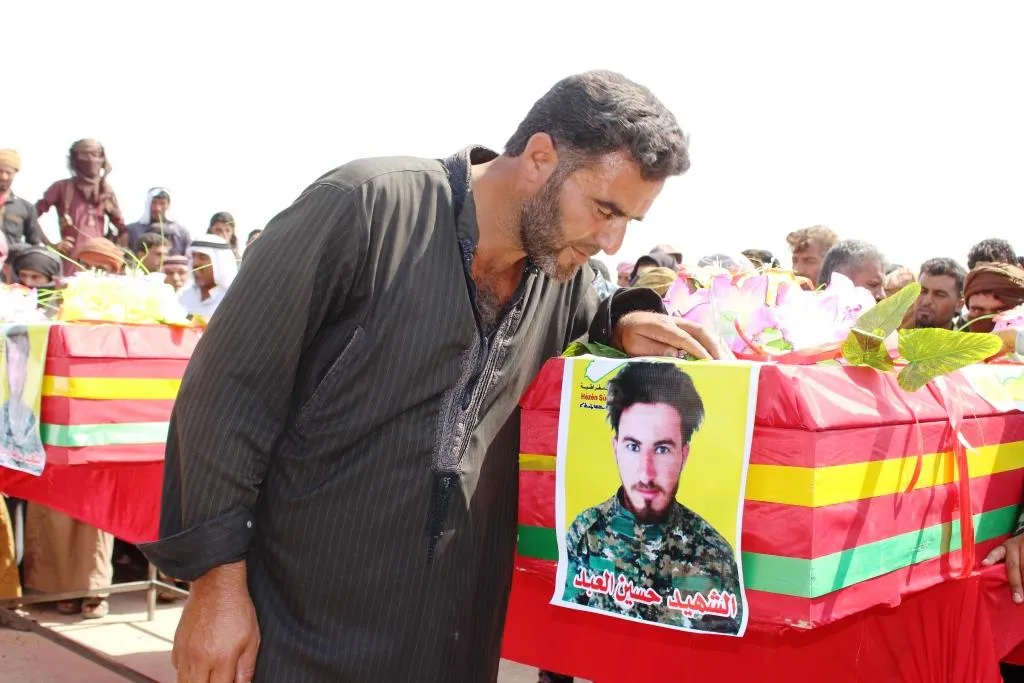 والد شهيد: نعاهد الشهداء بالانتقام وتحرير أرضنا من المرتزقة