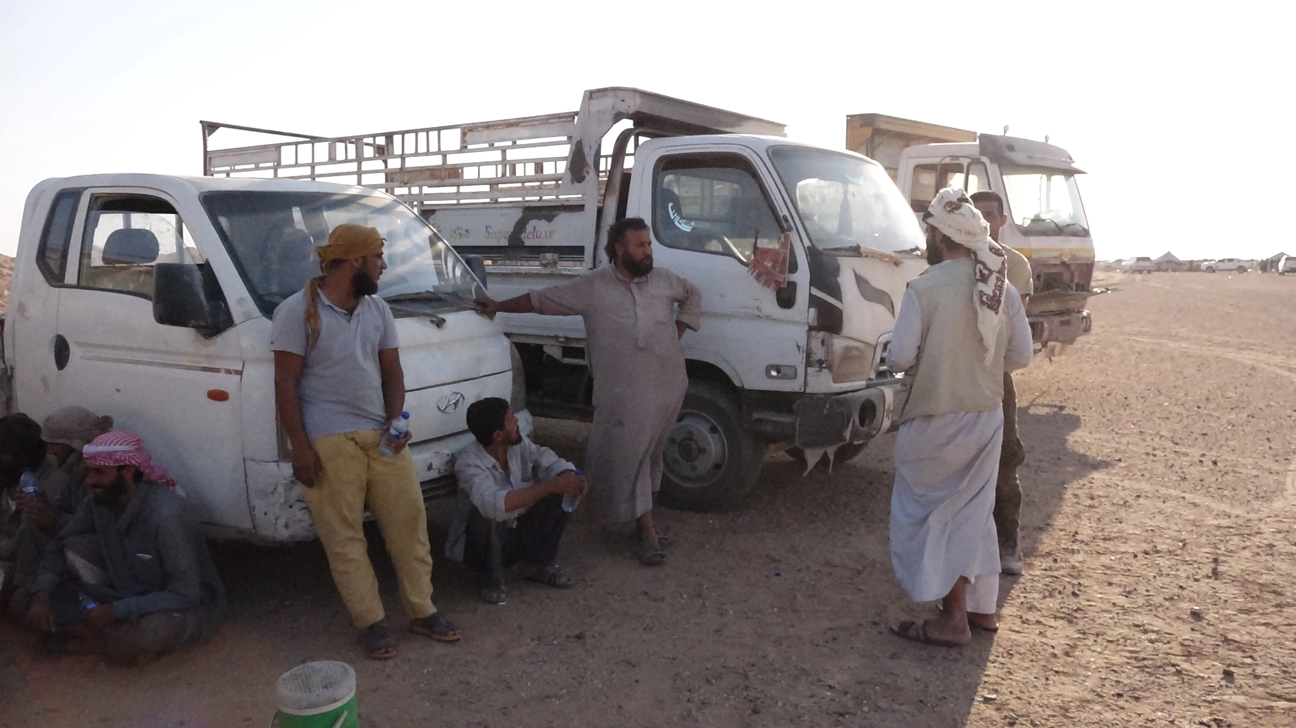 عشرات المدنيين يحطون الرحال في مخيم " إيواء" شمال هجين