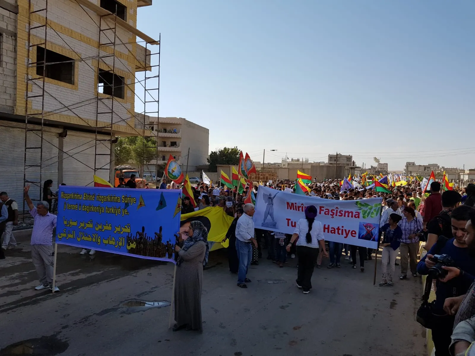 الشعب في كوباني ينتفض ضد انتهاكات الاحتلال التركي في عفرين