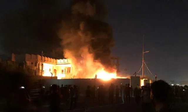الآلاف يتظاهرون في البصرة: قتيلان و45 جريحاً