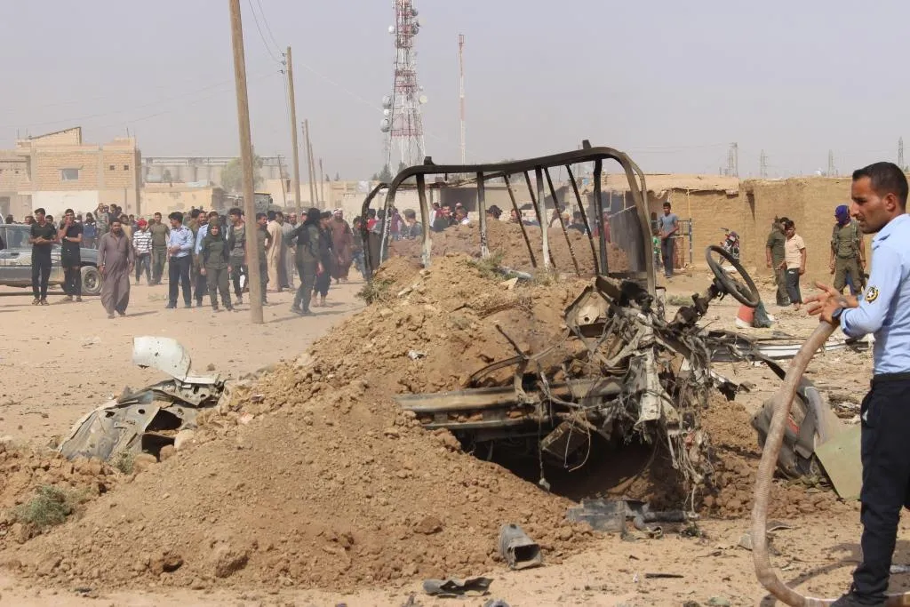 انفجار سيارة في تل حميس يودي بحياة السائق وإصابة طفلين بجروح