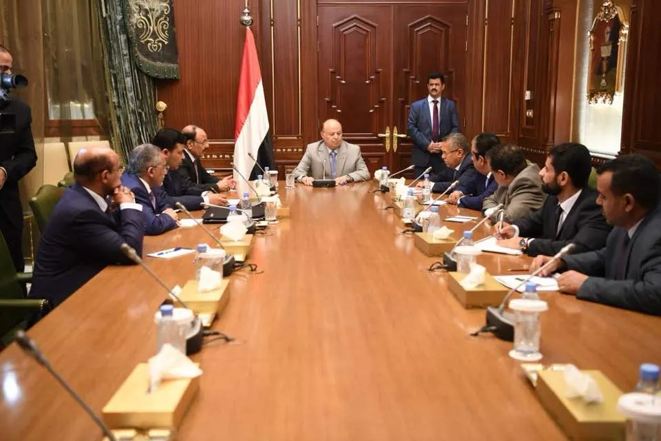 بعد الاحتجاجات، الحكومة اليمنية تقر بزيادة رواتب الموظفين