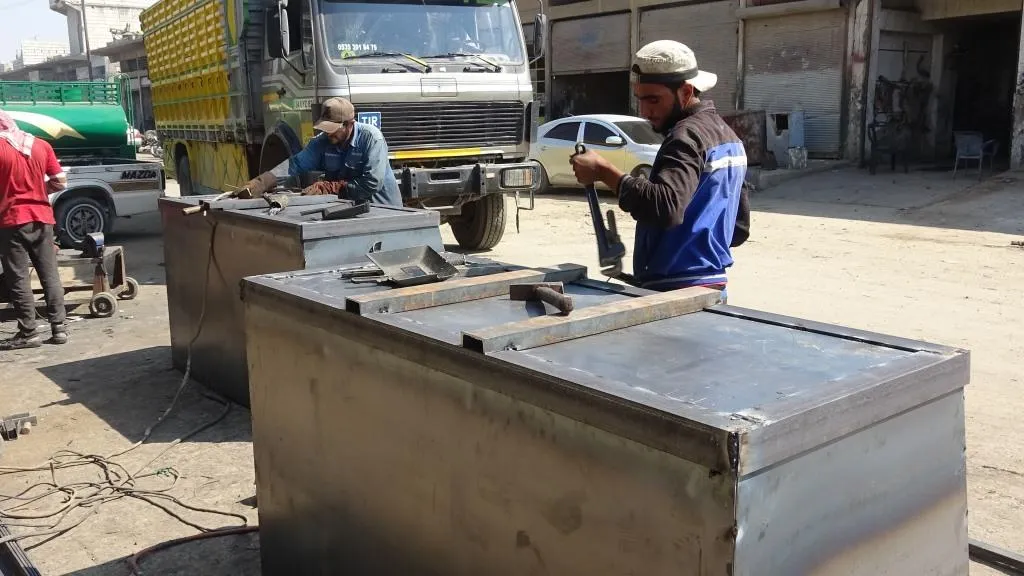 توزيع 28 حاوية في الرقة واستمرار ترميم الشوارع