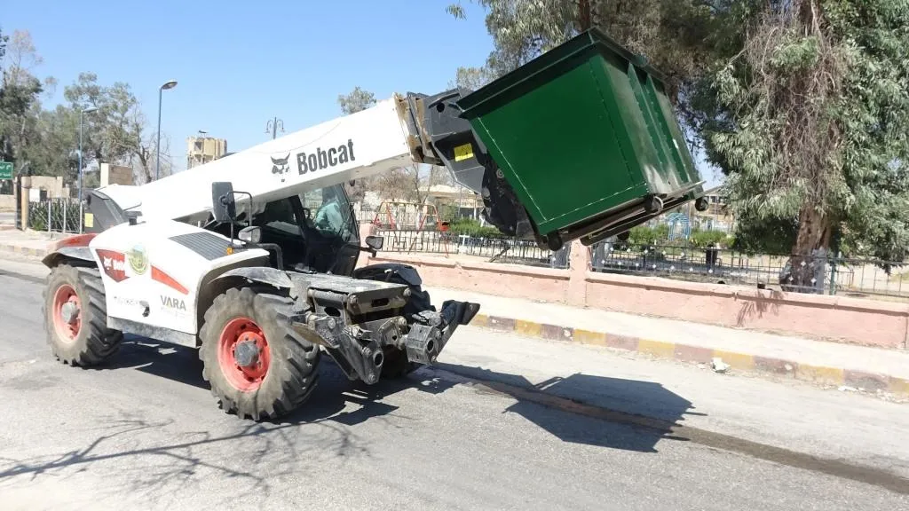 توزيع 28 حاوية في الرقة واستمرار ترميم الشوارع