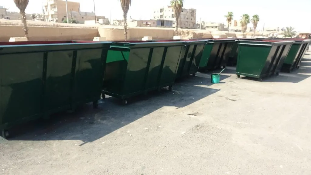 توزيع 28 حاوية في الرقة واستمرار ترميم الشوارع