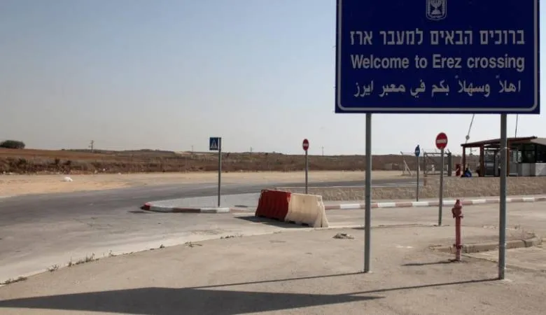 إسرائيل تعيد فتح معبر إيريز وتزيل بيوتاً من الصفيح قرب الخان الأحمر