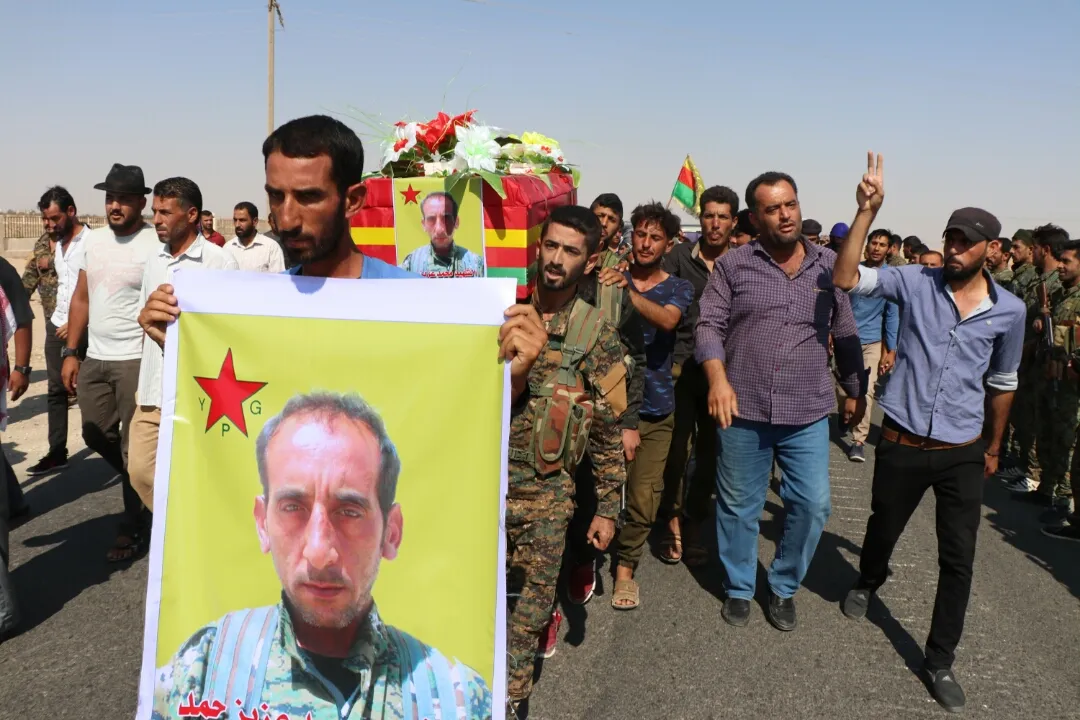 مقبرة الشدادي تحتضن جثمان الشهيد محمد عزيز
