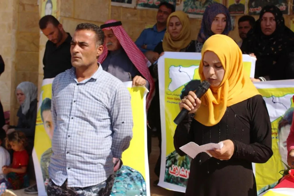 أهالي دير الزور يودعون أحد شهداء معركة دحر الإرهاب